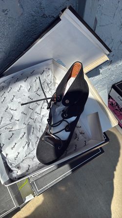 Women’s shoes