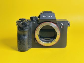 Sony Alpha a7R III Mirrorless CAMERA BODY 42.4MP Full Frame
