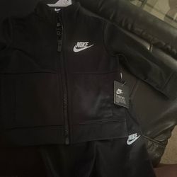 Nike 2 Piece Set