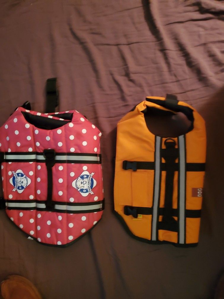 2 Dog Life Vests Or Floatation Devices Small