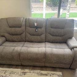 Couch Recliner Set.