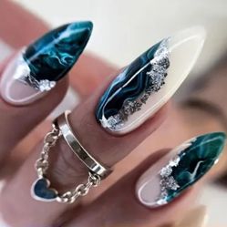 24-pcs. Gradient Almond Shaped Medium Press-On Nails