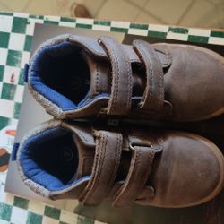 Boys Shoes Size 8, 9 Y 10