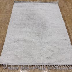 JONATHAN Y 5’ x 8’ Plush White Shag Rug – Pet-Friendly & Durable