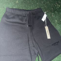 SIZE M DARK ESSENTIAL SHORTS