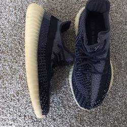 Yeezy Adidas 350 v2 carbon black