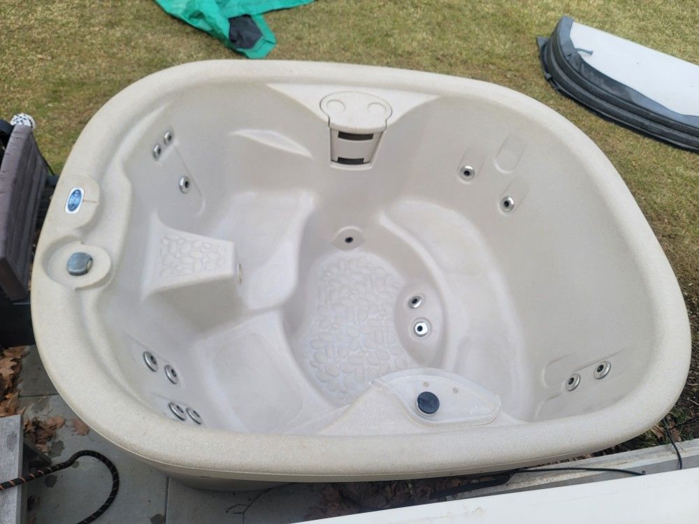 4 Person Innova Spa