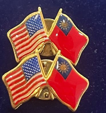 QTY 2: VINTAGE Taiwan and USA Crossed Double Flag Lapel Pins *PRICE per pin