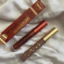 Too faced & Estée Lauder lip gloss bundle