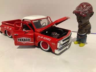 1:24 scale 1969 Chevrolet C10 Stepside Pickup and tupac sculpture
