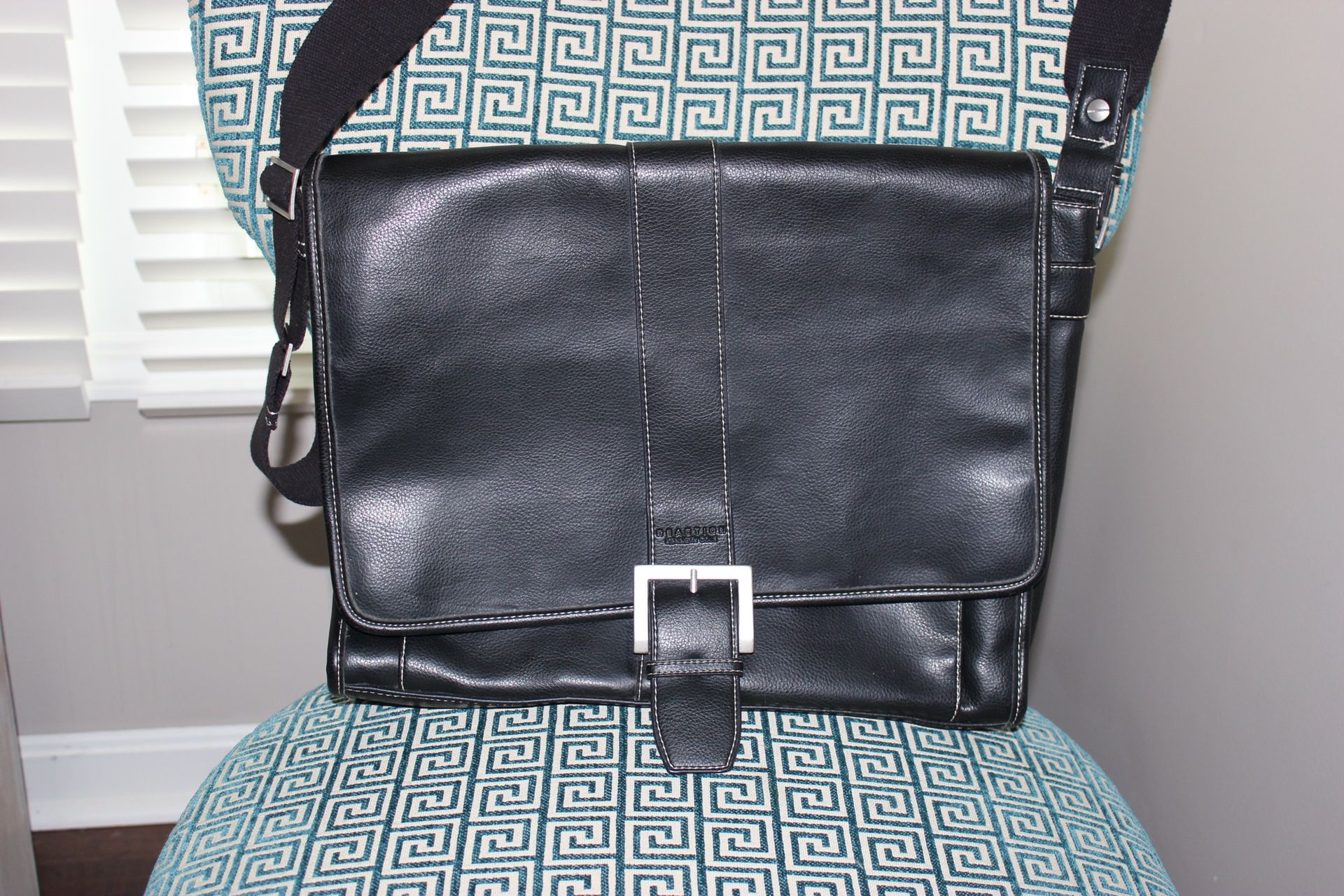 Kenneth Cole Messenger  Laptop Bag