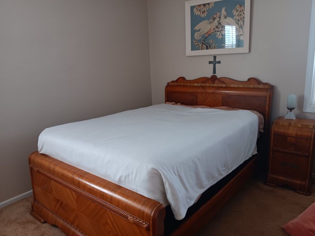 Antique Bed Frame - Headbaord & Footboard