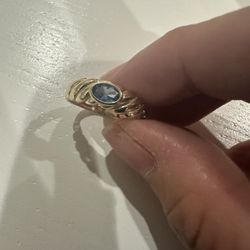 10kt Yellow Gold Oval Blue Topaz Ring 7.5