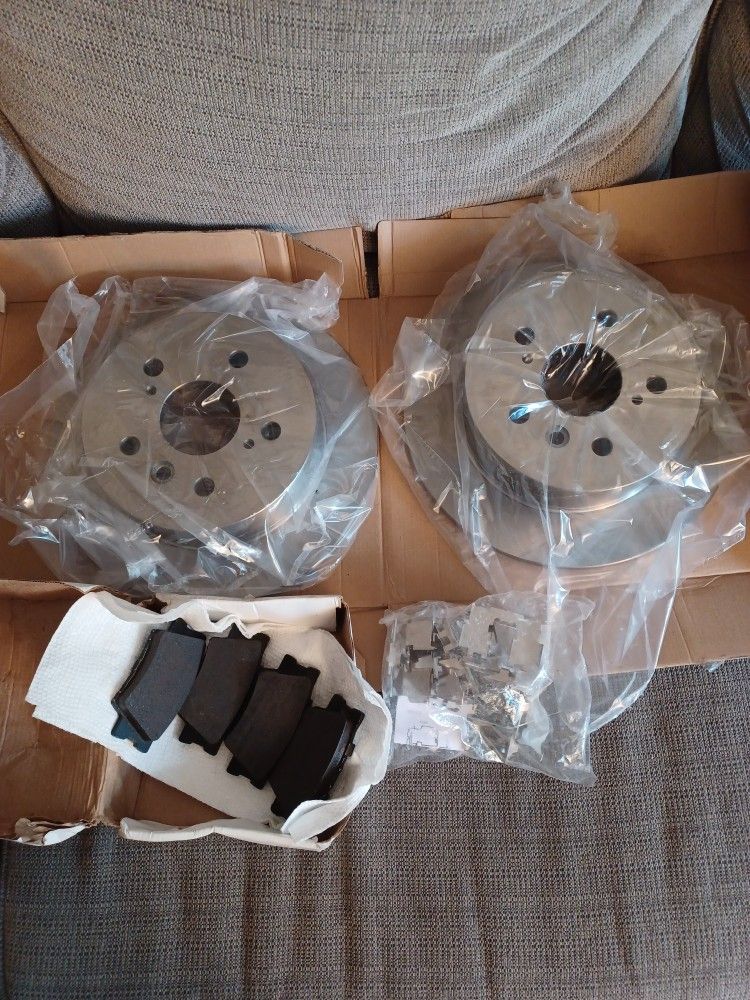 2016 Toyota Camry Rear Brake Kit, New.
