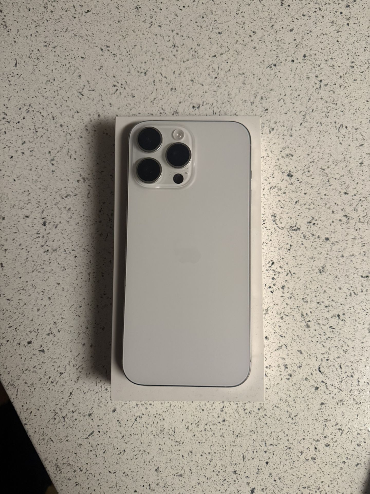 IPHONE 16 PRO MAX 256GB (WHITE)