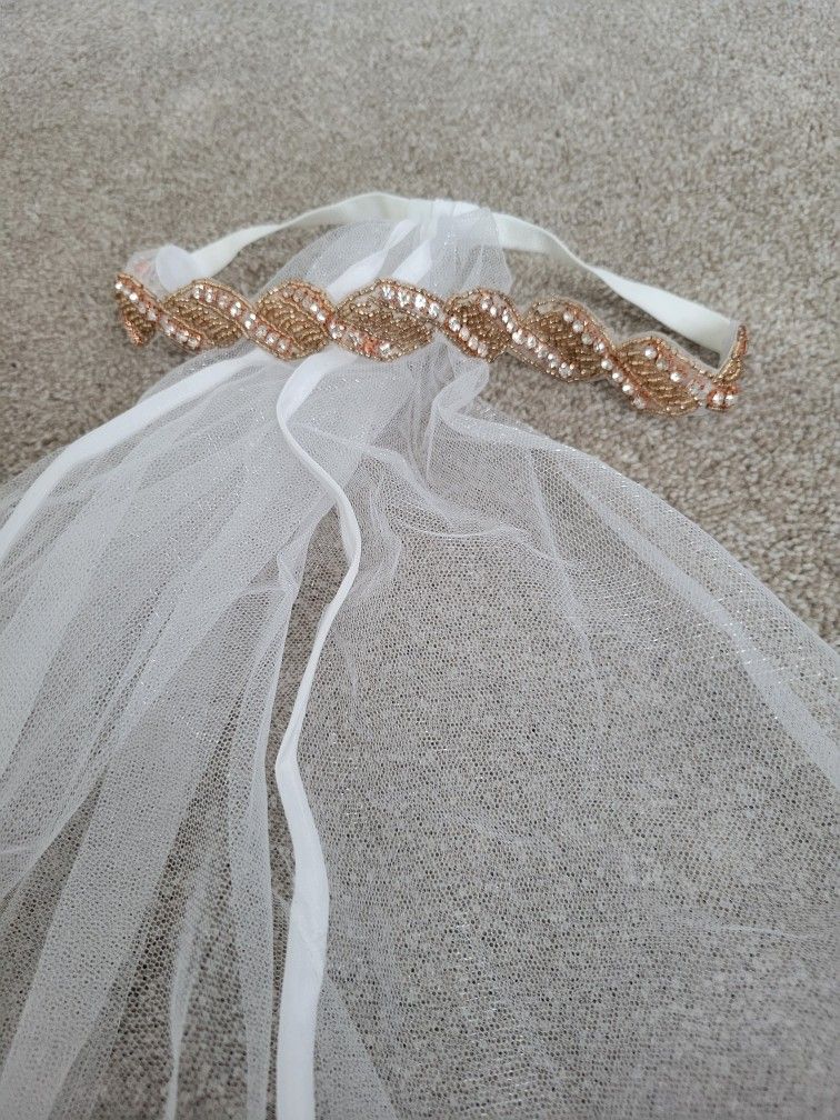 Bride Veil With Rhinestones And Temporary Tattoos