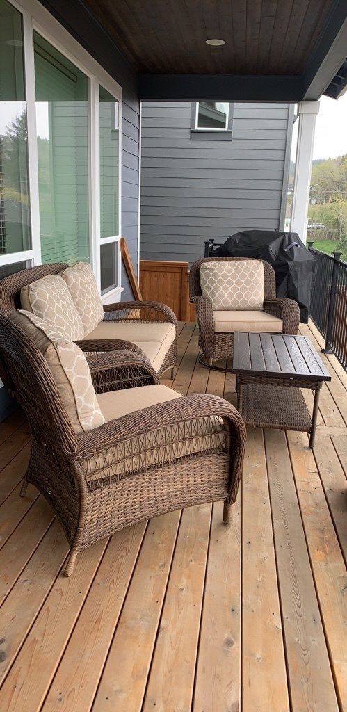 Cozy, less then a year old, patio set