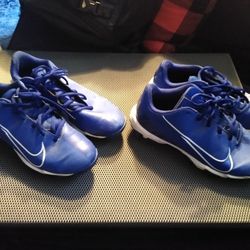 Kids Nike Baseball Shoes Size 6 Royal Blue And White ( 2 Pairs Available)