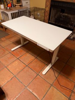 White 47 inch adjustable desk