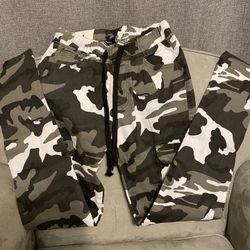 Brand New Women’s American Brazi Gray Camouflage Jogger Pants Size Small