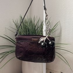 COACH Patent Leather Wristlet Color Eggplant