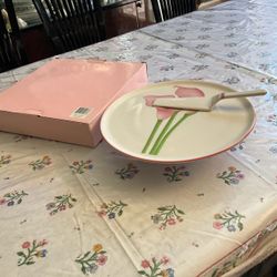 Elegant ceramic cake stand and server set with a pink calla lily floral design. This white porcelain set from SCI Promotion features a pedestal base a