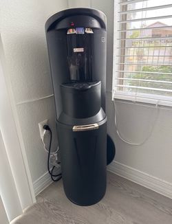 Bottom load water cooler hot/cold setting