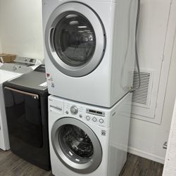 LG Front Loader Washer & Electric Dryer in White Set