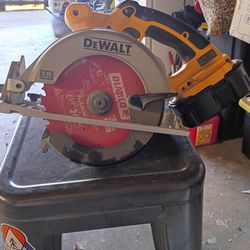 DeWalt 18V Cordless Circular Saw 