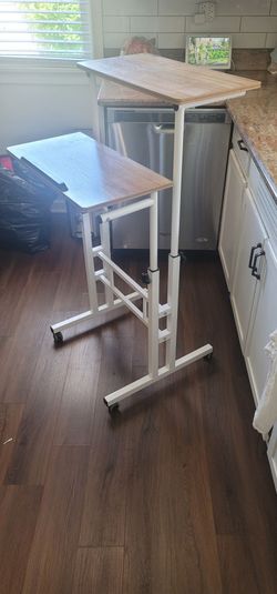 Mobile desk