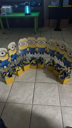 Minion party center pieces