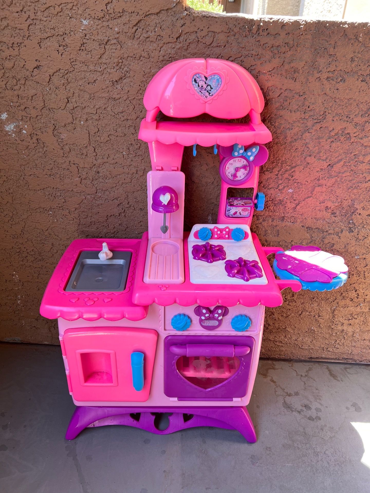 Girls play kitchen