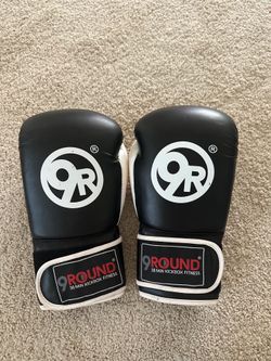 Classic 9Round Kickboxing Fitness Gloves Black & White