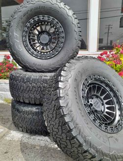 🚀☎️🇺🇸vendo set de rines nuevos 17x9 de 6-135 lugs con llantas 315/70/R17 Bfgoodrich 🚀☎️🇺🇸