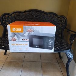 Commercial Chef 0.7 Cubic Foot 700 Watt Microwave