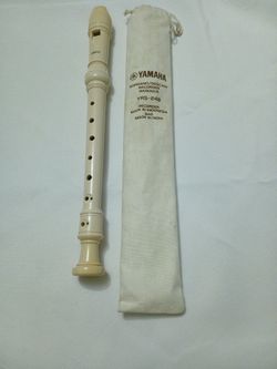 YAMAHA RECORDER INSTRUMENT SOPRANO/BAROQUE,  SIMILAR TO A FLUTE,  YRS-24B MODEL