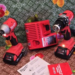 Milwaukee
M18 18V Lithium-Ion Brushless Cordless Compact Drill/Impact Combo Kit 