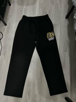 Pants in good condition  size small