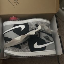 Size 10 jordan 1 mid elephant toe