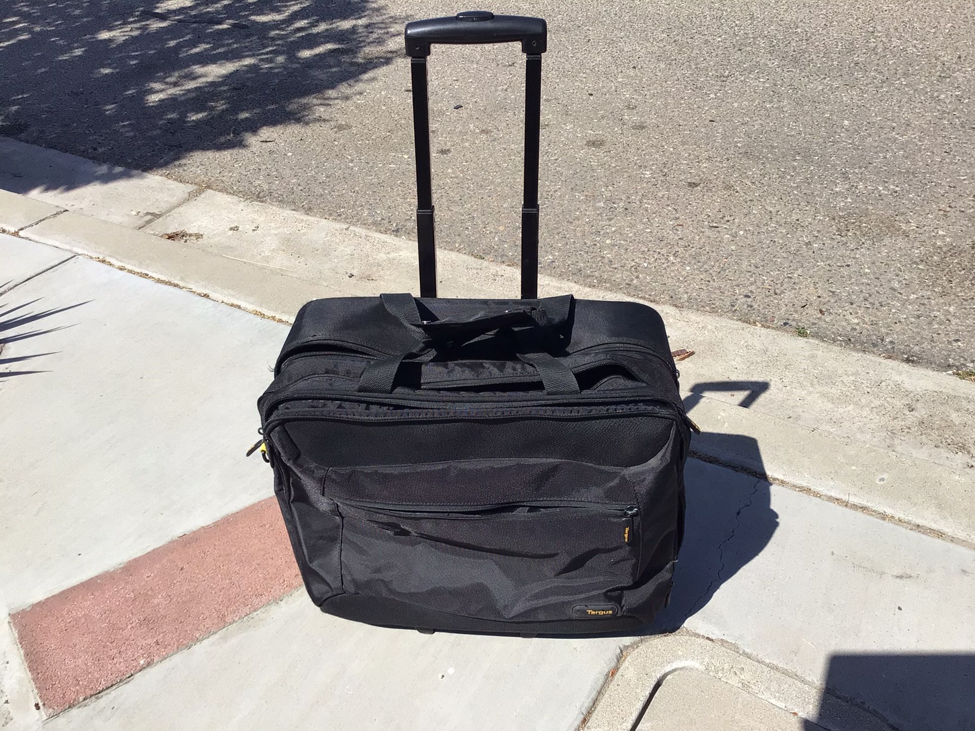 TARGUS LAPTOP CARRYING CASE