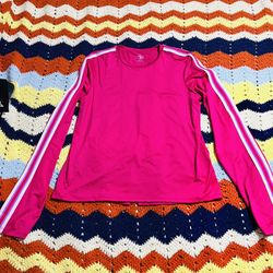 Nice Women’s Sports Shirt Size(XXL/2XG (18) Only $10