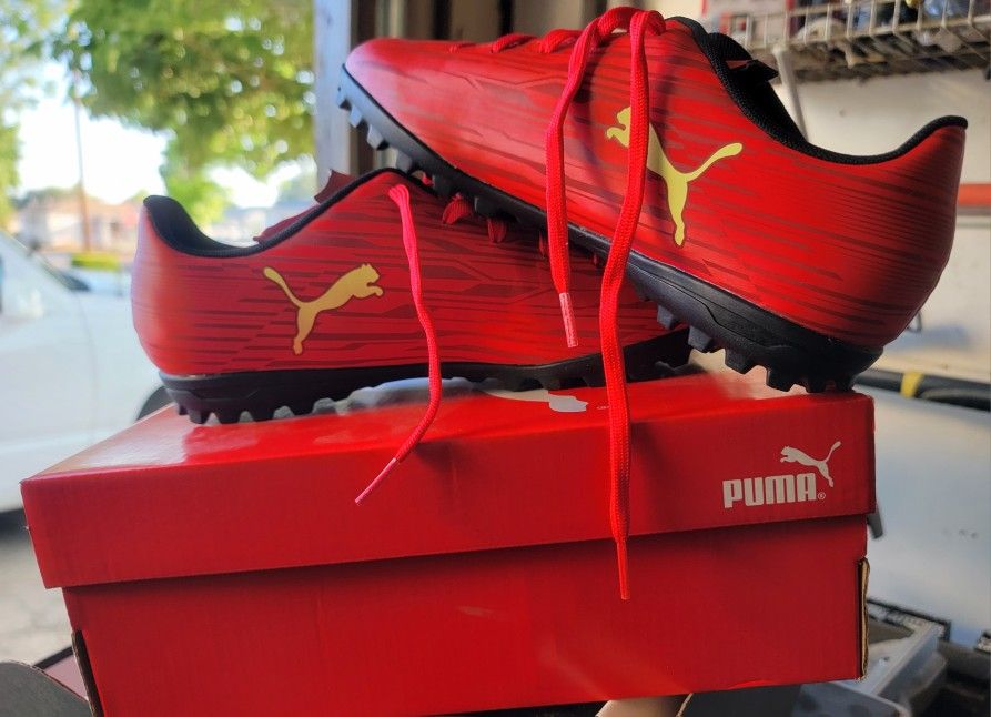 Puma Turf Soccer Shoes Size 5