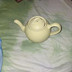 Yellow Liptons Tea Pot