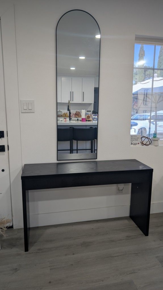 Entry Table & Arch Mirror