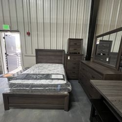 4pc Full Size Bed Set