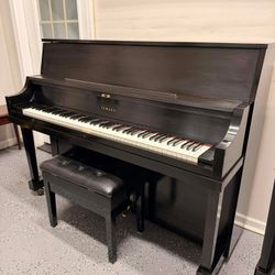Yamaha P22 Black Upright Piano- 1400$
