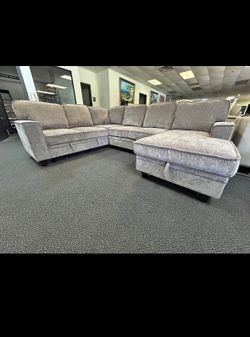 NEW GRAY U-SHAPED SECTIONAL W/ BED, STORAGE, BLUETOOTH & CHARGING 