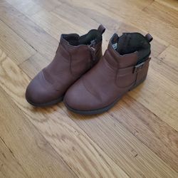 girls size 10 brown Oshkosh boots