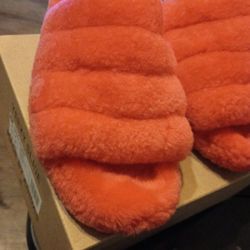 UGG FLUFF  YEAH  / ORANGE  SLIPPERS 