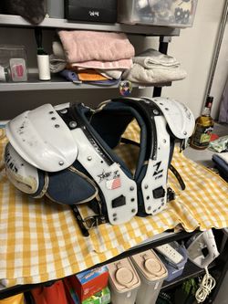 Adult Douglas Shoulder Pads With Backplate 